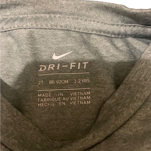 NIKE DRI-FIT SHIRT bundle this with any item & price drops to $5.00 - Picture 3 of 3